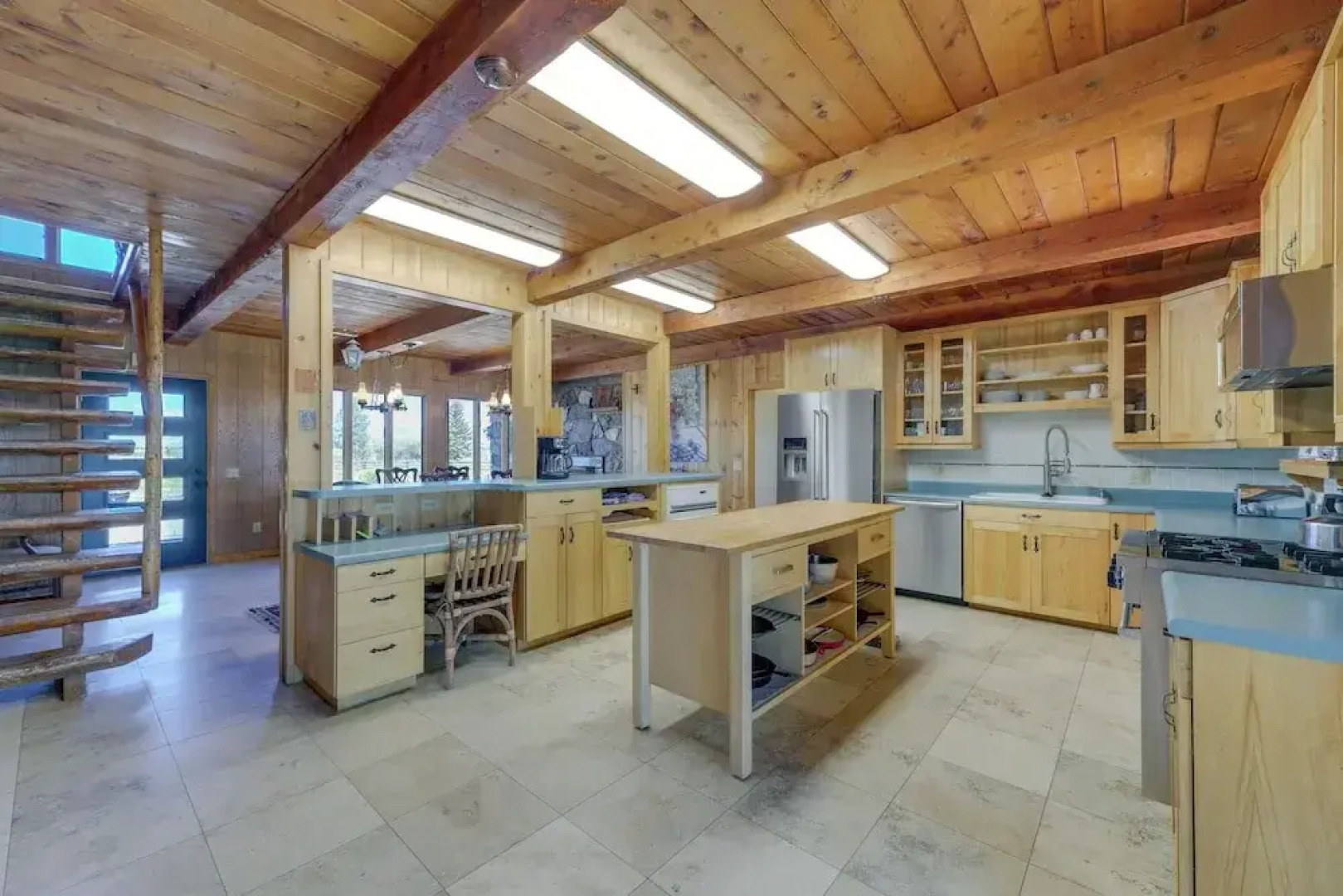 Spacious Pinedale Home w/ Mountain Range View