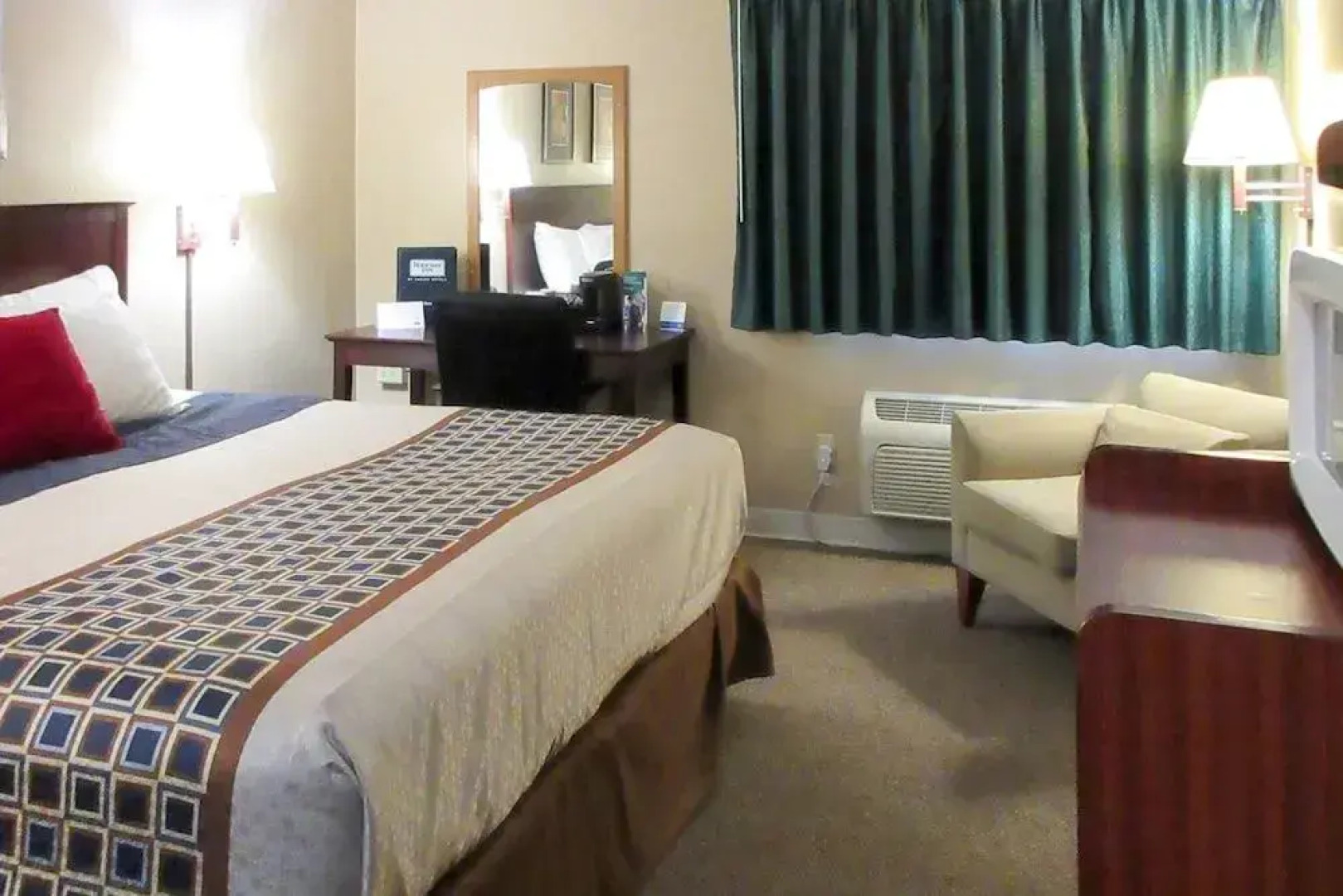 Super 8 by Wyndham Chisago City