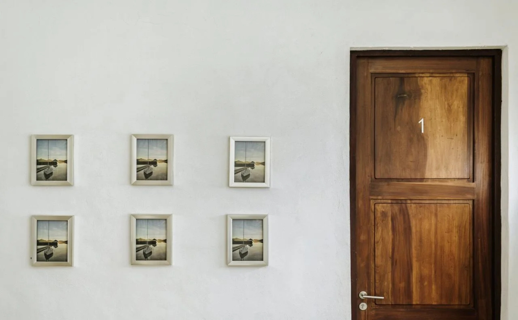 White Wall Riverfront Hotel