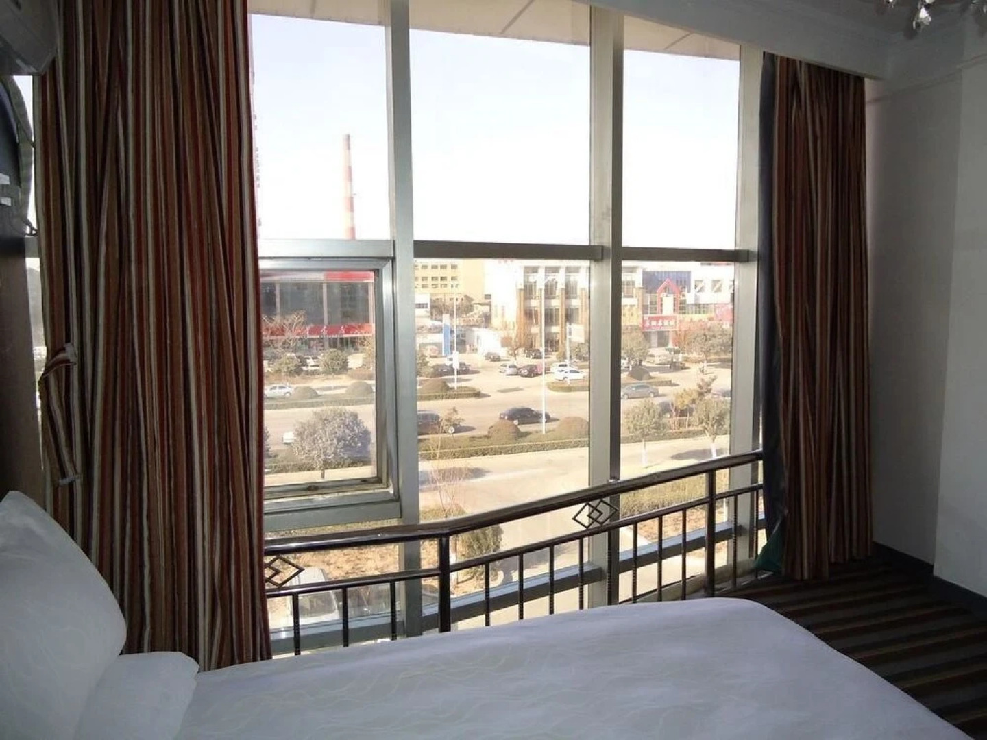 Zhongzhou Hotel (XingHe Road)