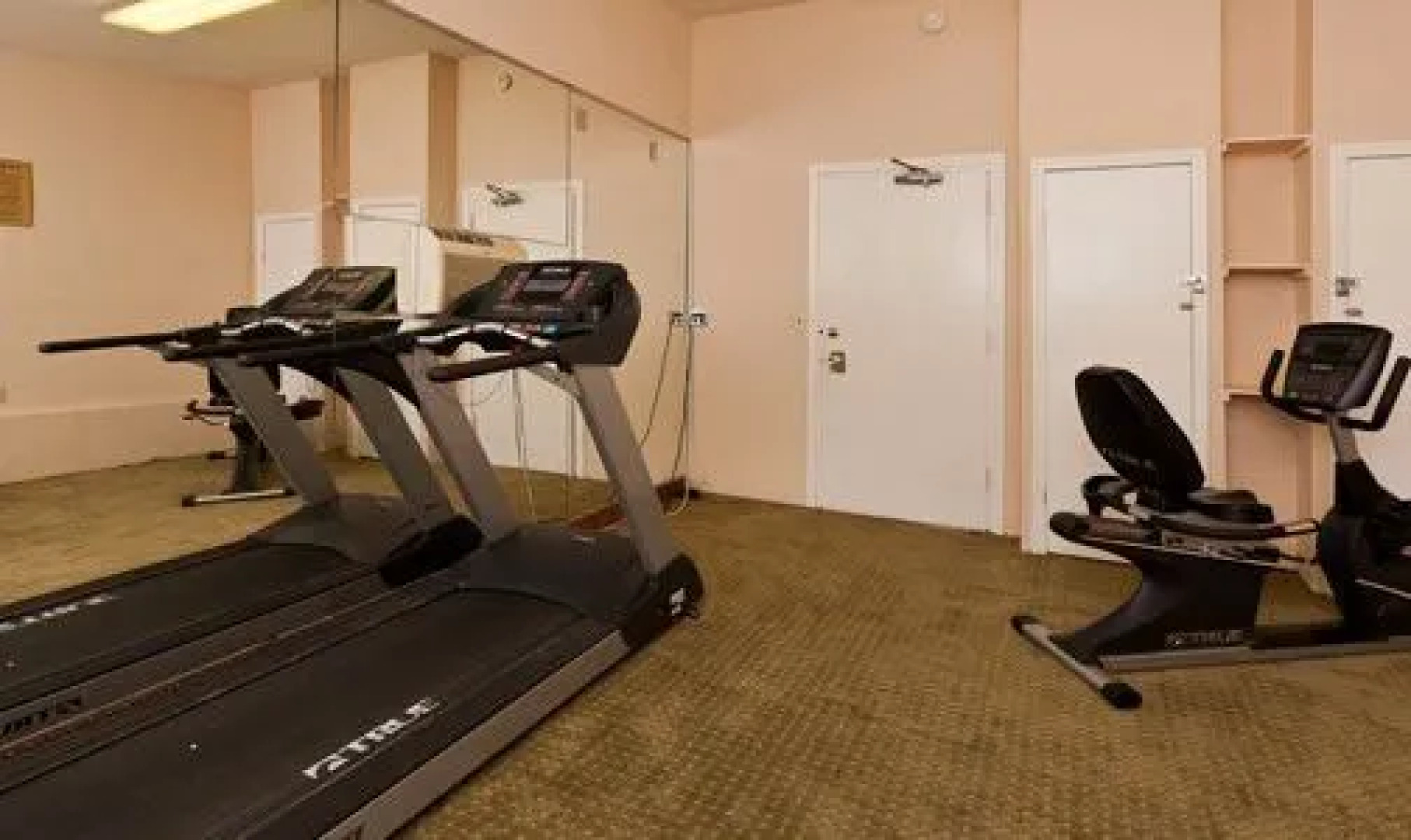 Howard Johnson Inn - Commack