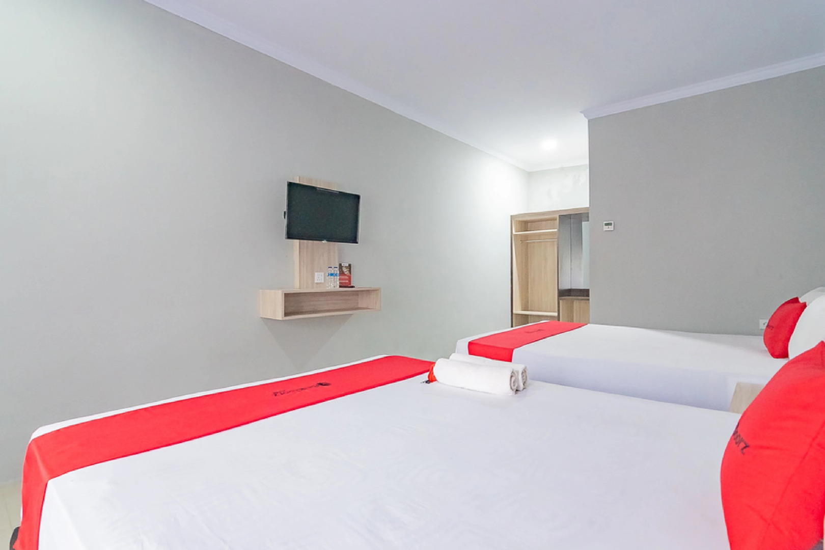 RedDoorz Plus @ Otista Garut