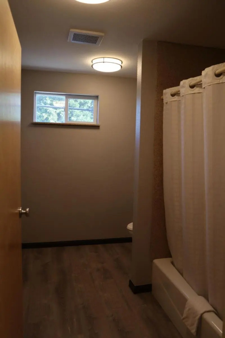 Express Inn & Suites