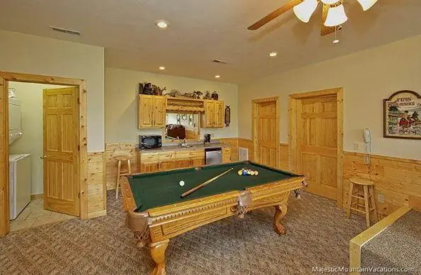 Mountain View Theater Lodge by Majestic Mountain Vacations