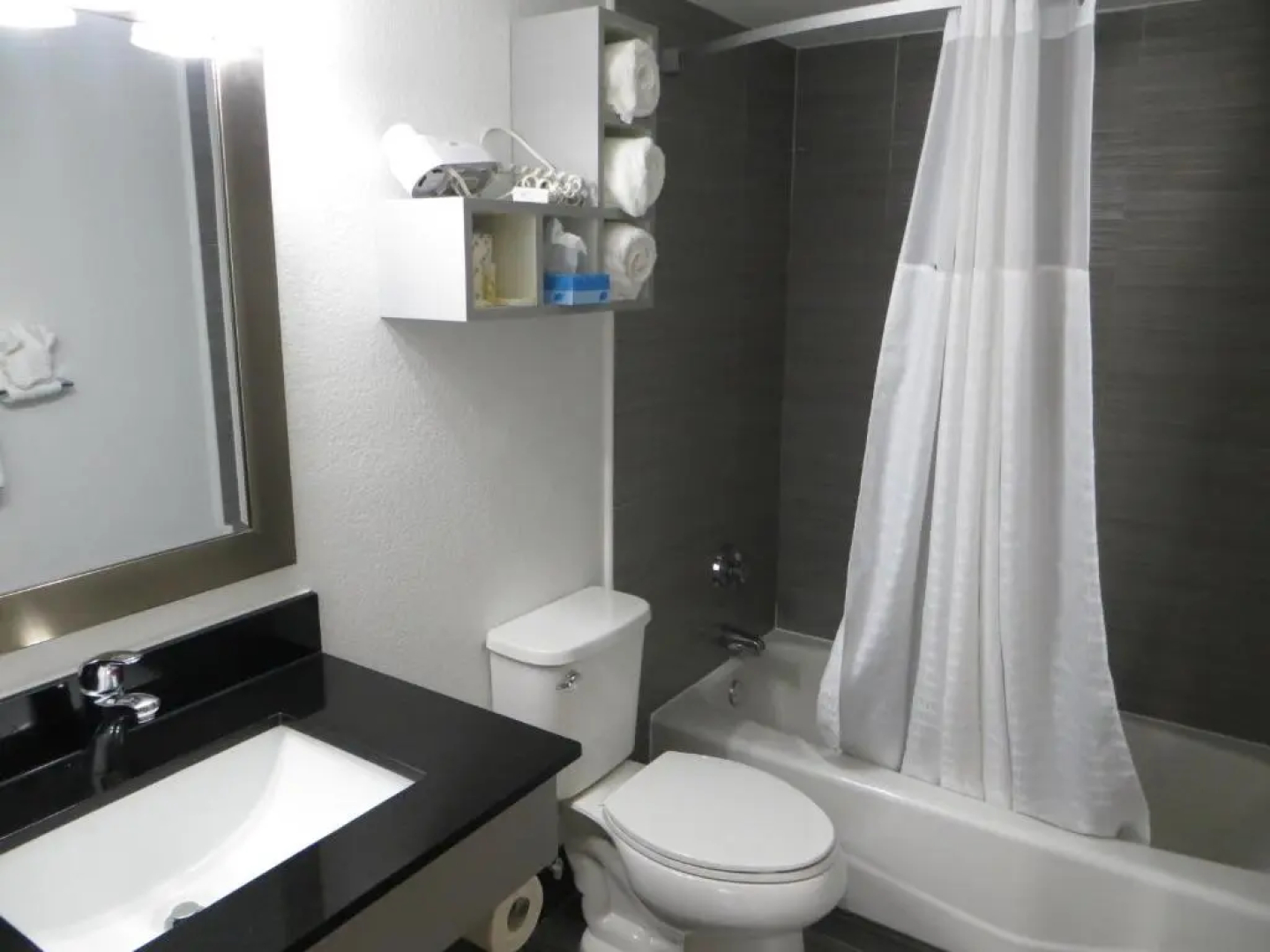 Arya Blu Inn & Suites