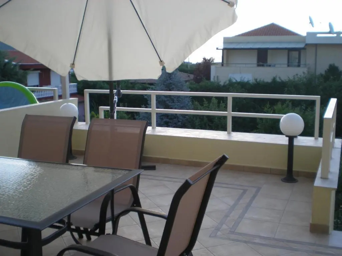 Nikolas & Anezina house