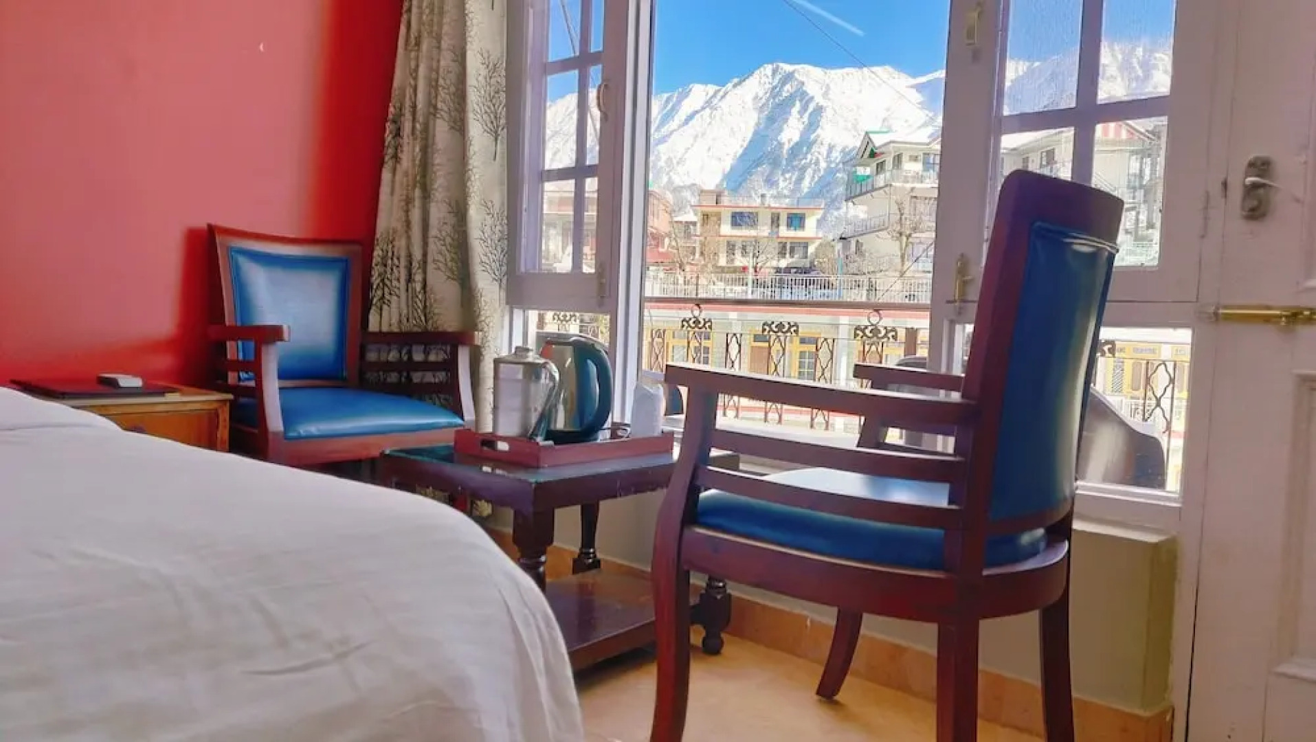 Hotel Snow Crest Inn