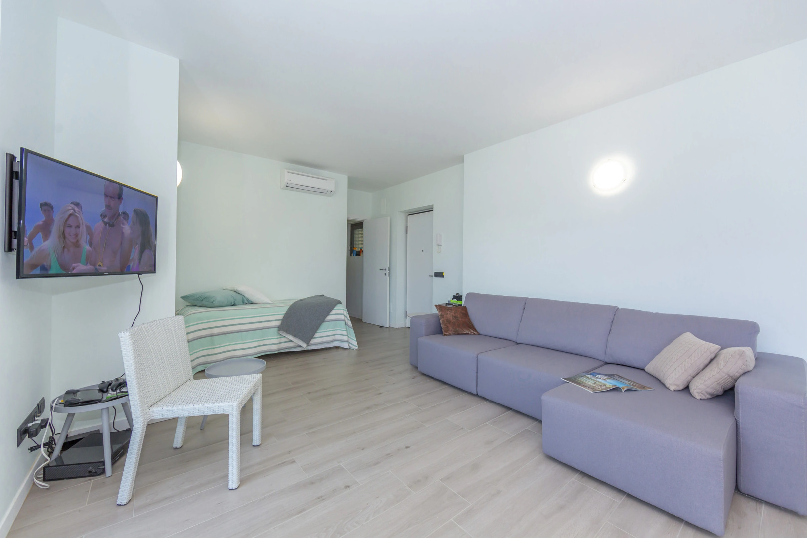 Beautiful 5 Bdrm Modern Penthouse