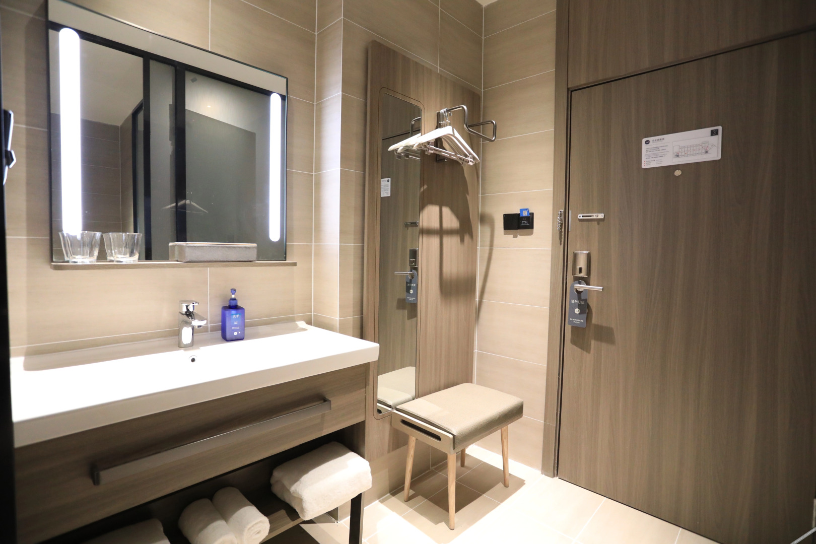 HanTing Hotel (Huludao Yuhuang Mall)