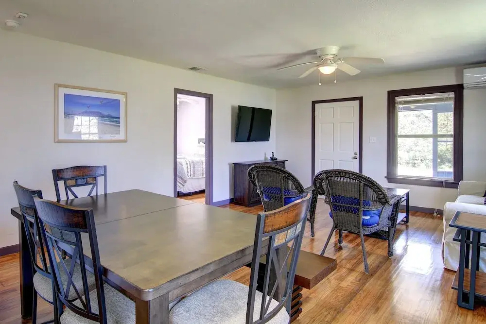 Quiet Sea Point Cottage by Redawning