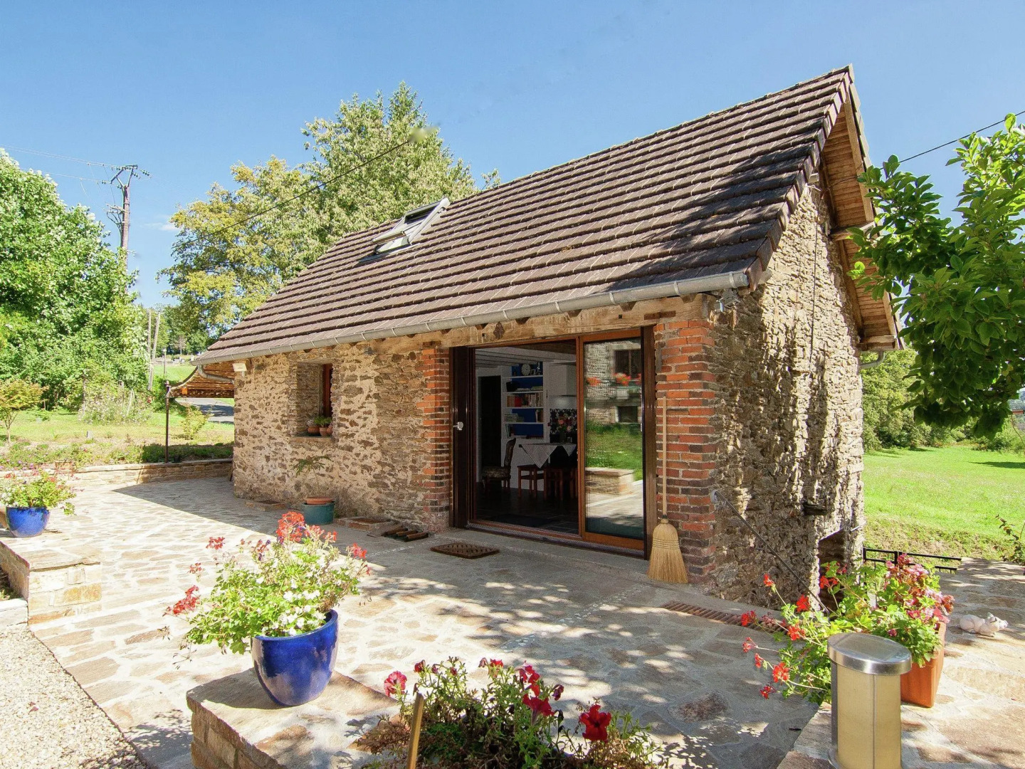Comfortable gite in picturesque medieval village