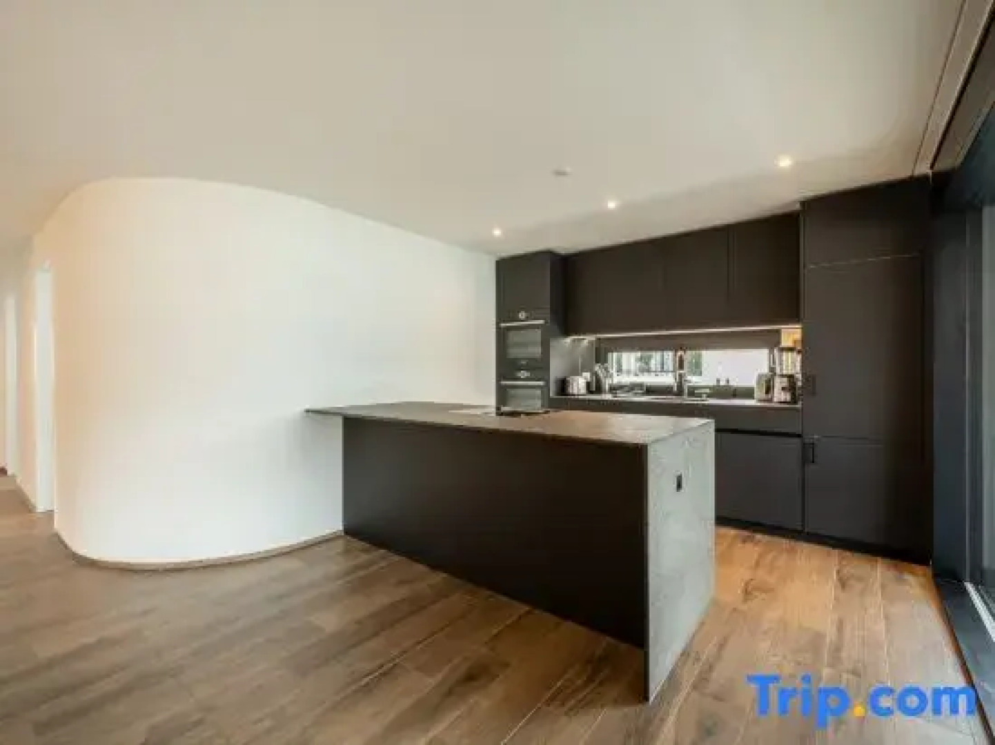 Swiss Living | High-Tech Kitchen, 1G WiFi, Balcony