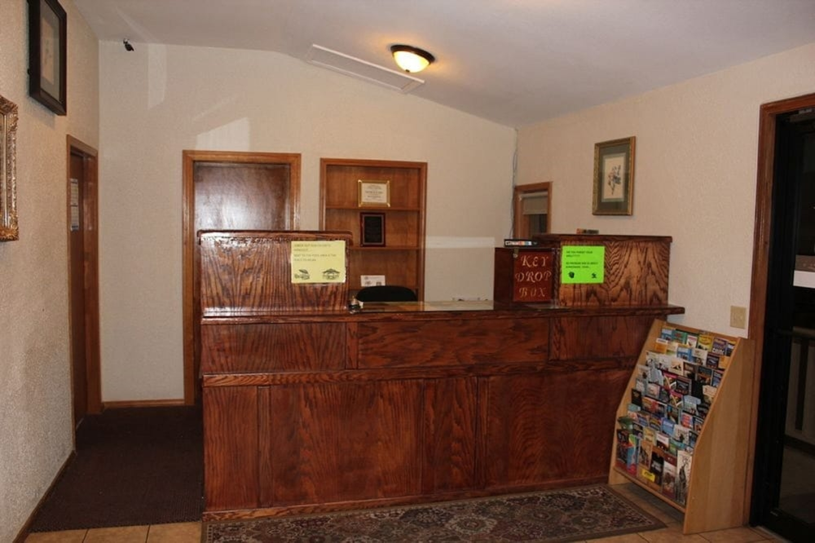 Oak Hill Inn & Suites