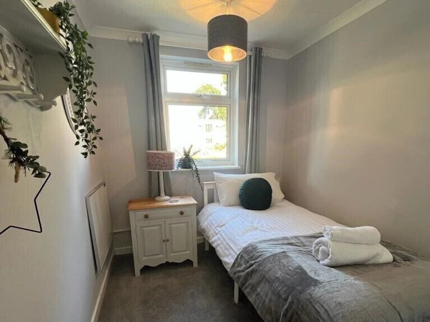 Sunny 2-Bedroom flat in Hoddesdon