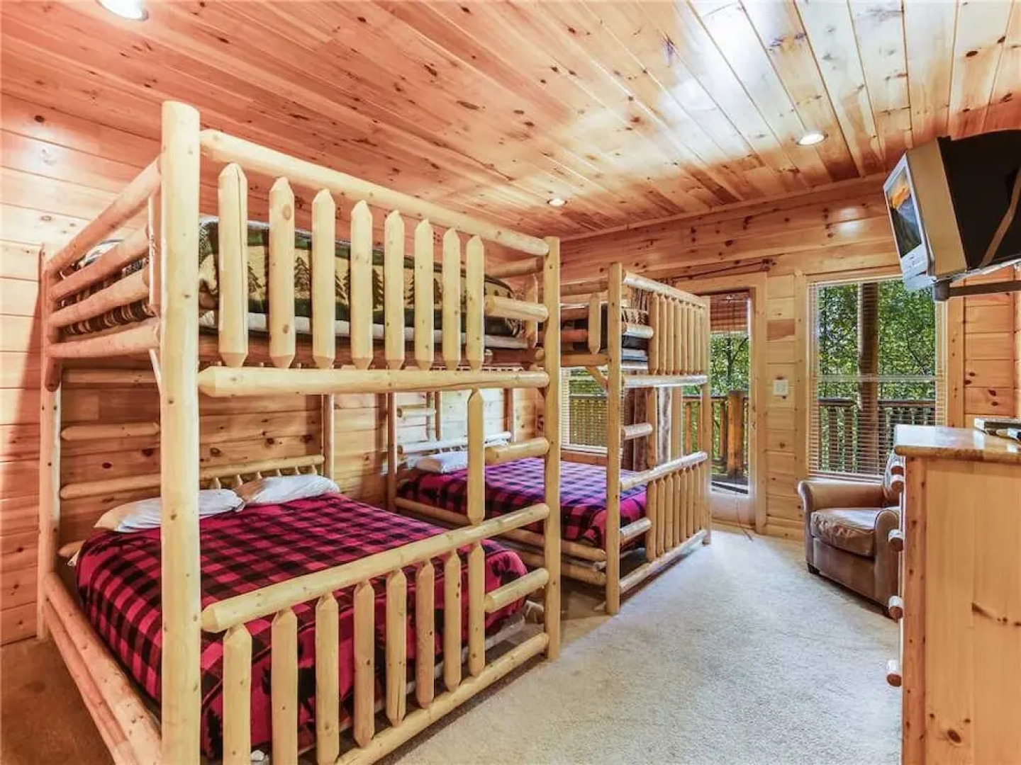 Big Bear Lodge - Five Bedroom Cabin