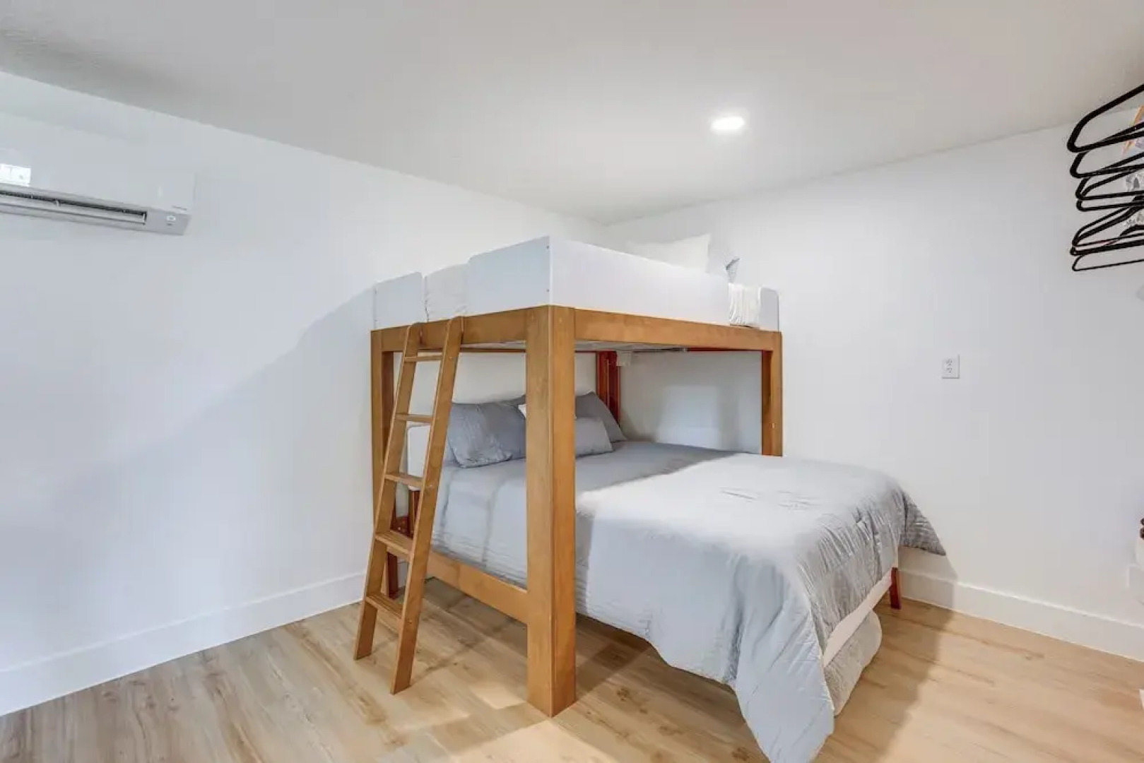 Willis Waterfront Home w/ Deck on Lake Conroe!