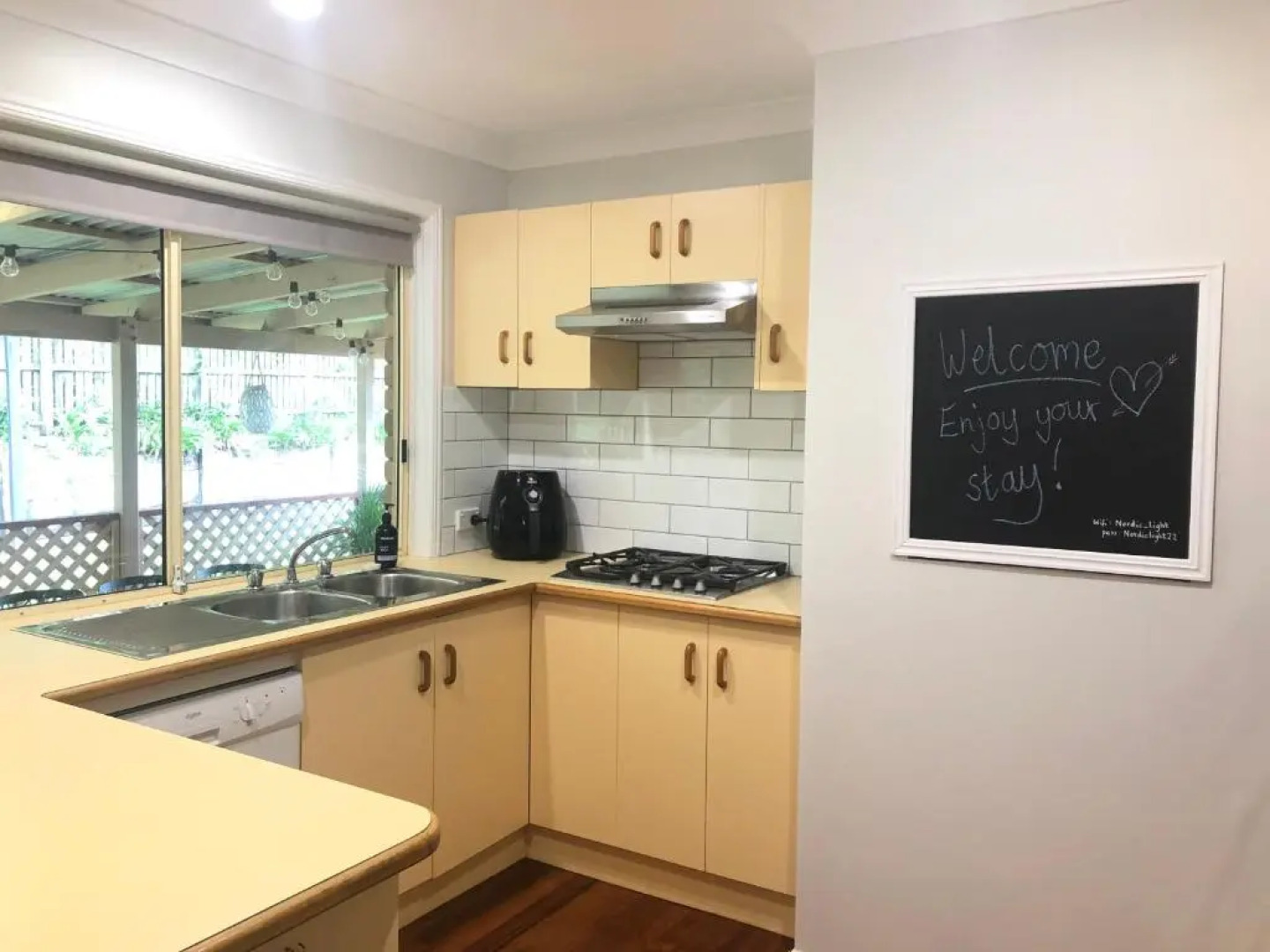 Nordic Light - Entire Scandinavian Home 450m from Maleny High St