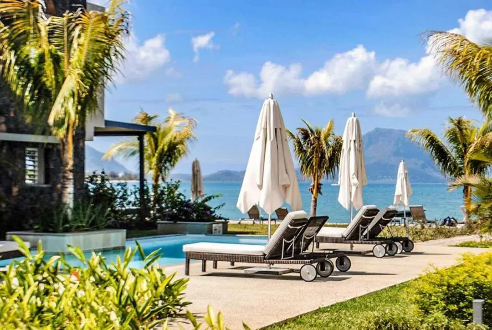 L'Escale 3 bedrooms Sea View and Beachfront Suite by Dream Escapes