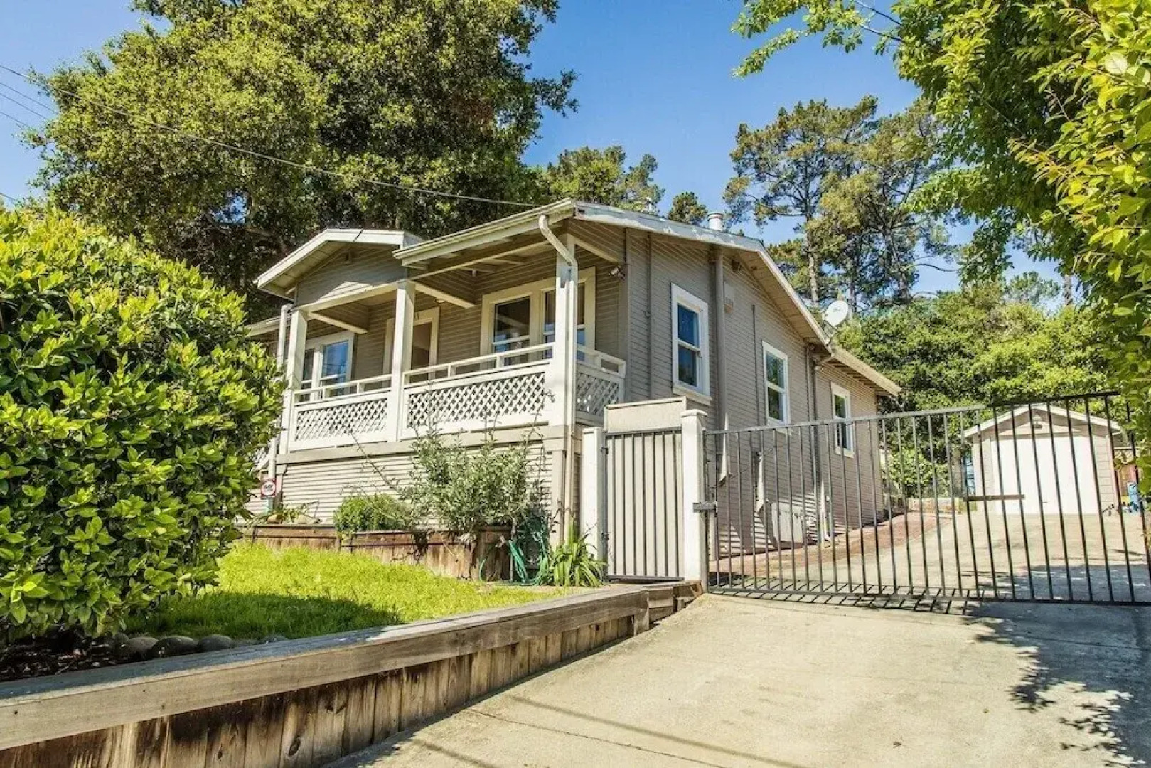 Cozy Oakland 2 Bedroom w/ Backyard