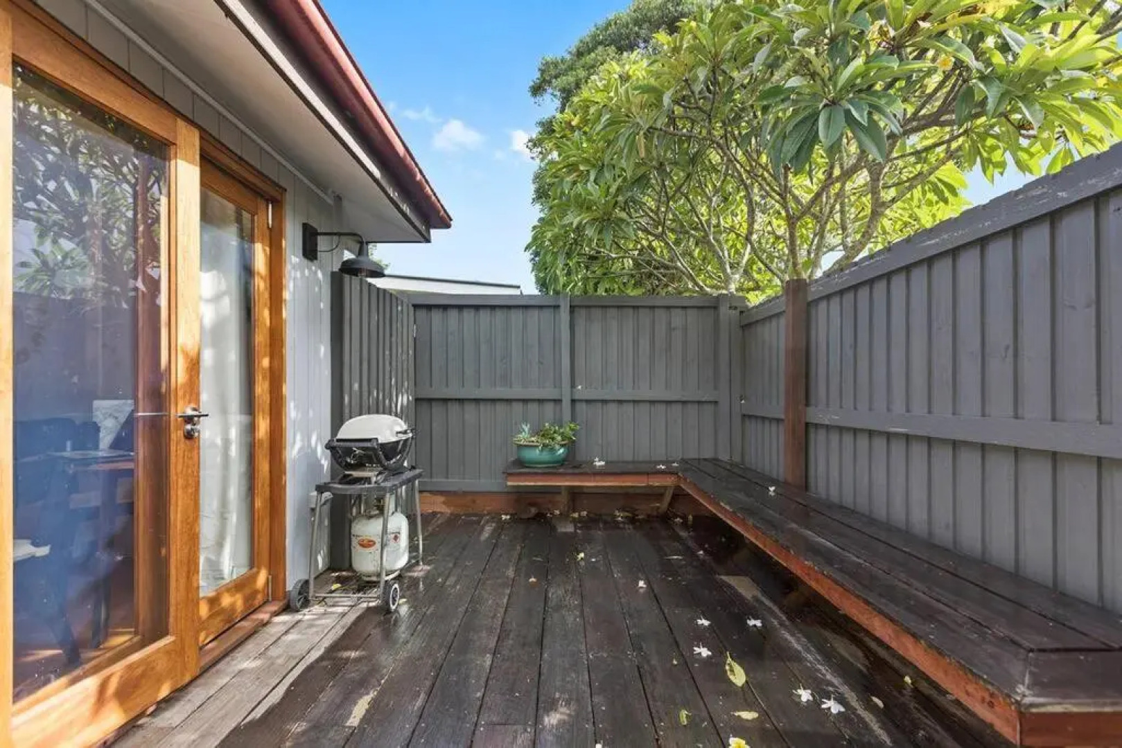 Tallows Studio -Modern, tranquil, dog friendly,2 mins to the beach