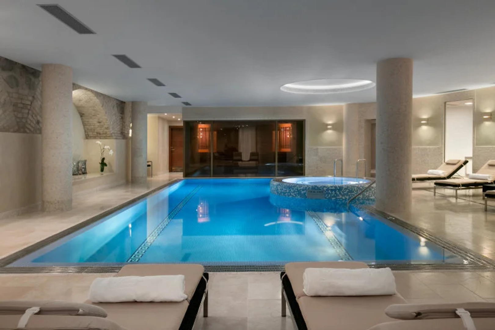 Grand Hotel Vilnius, Curio Collection by Hilton