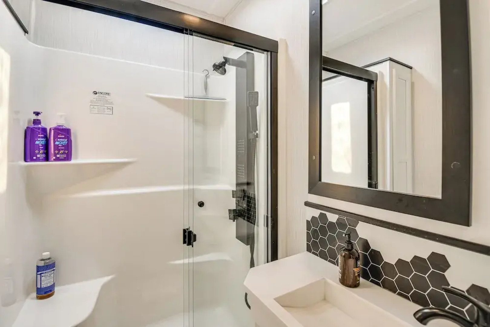 Pools, Boat Ramp & More: Cottage in Virginia Beach