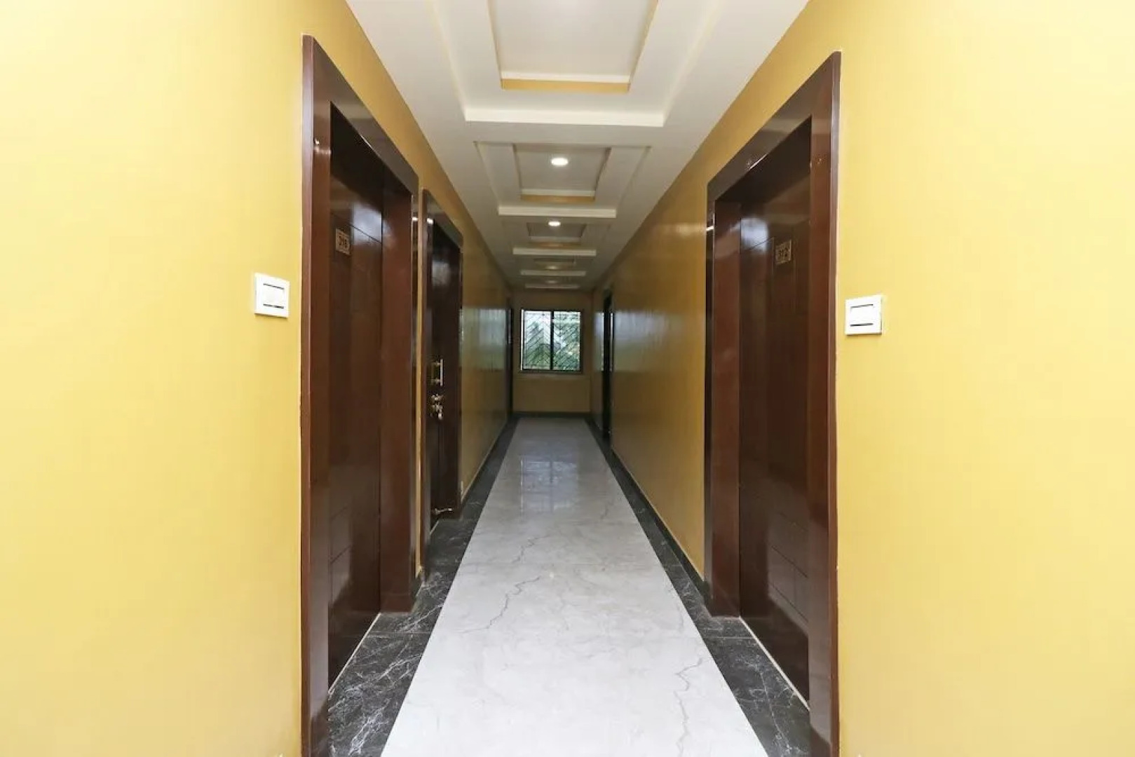 OYO 37989 Hotel Debarshi