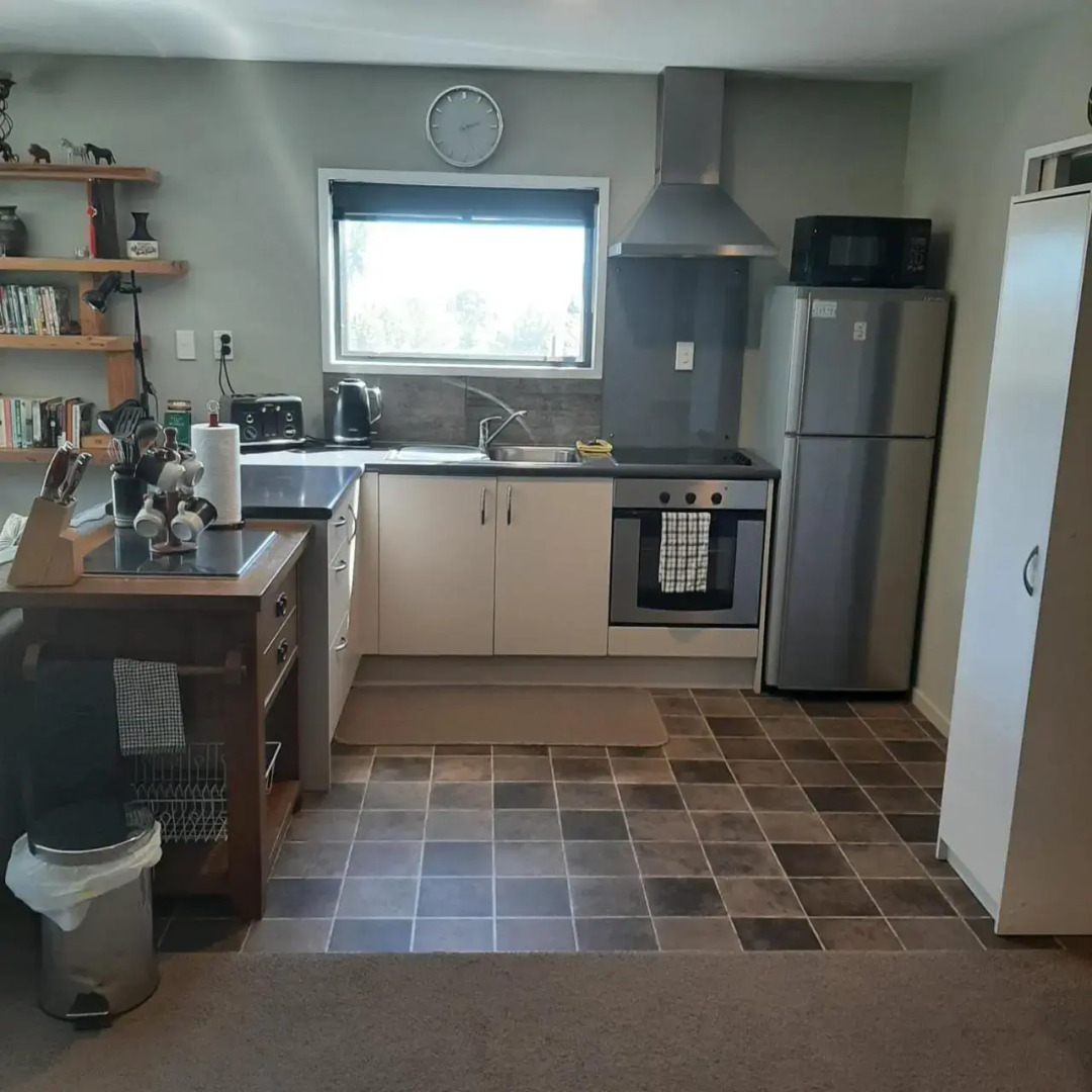 Kiwi Cabin and Homestay at Koru