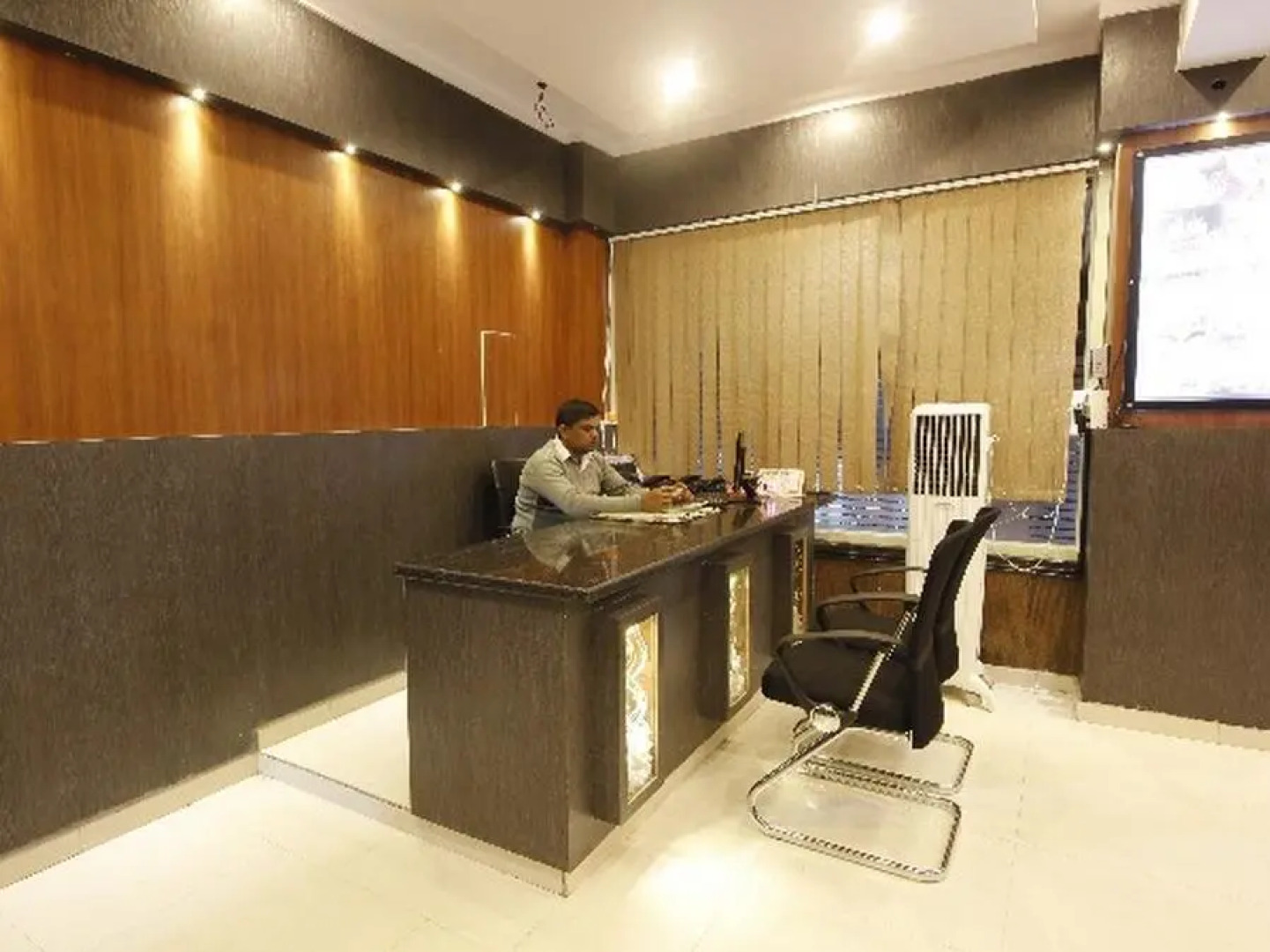 Hotel Prakaash Palace