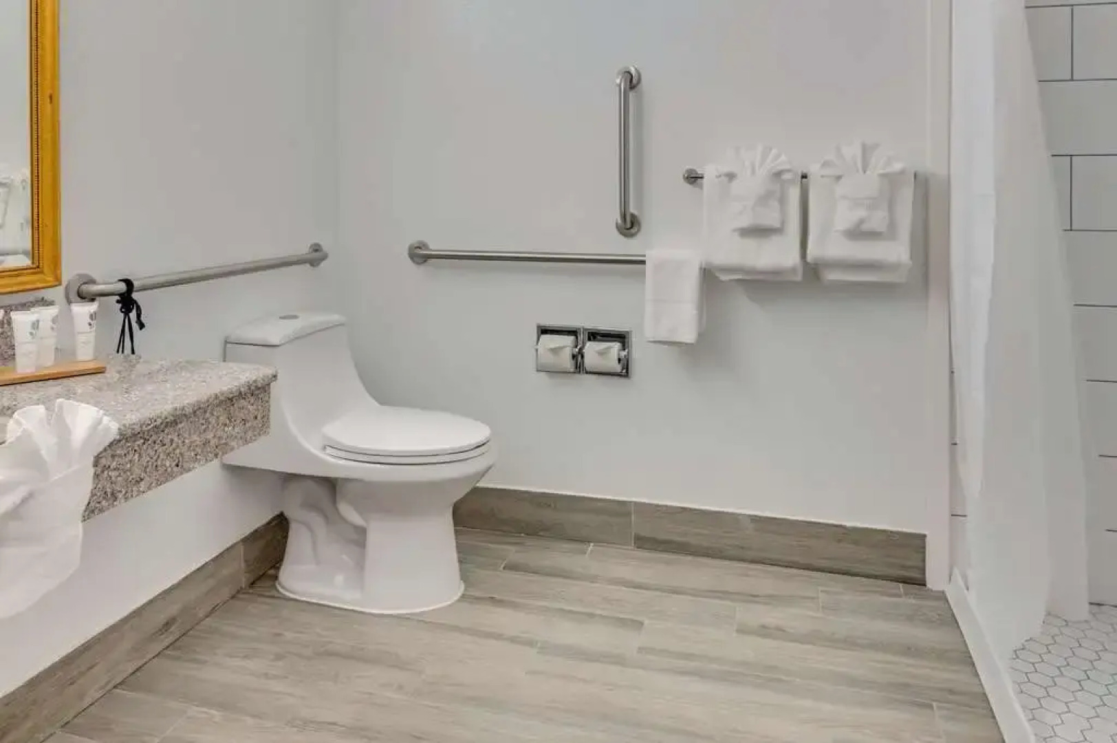 Country Inn & Suites by Radisson, Grand Rapids Airport, MI