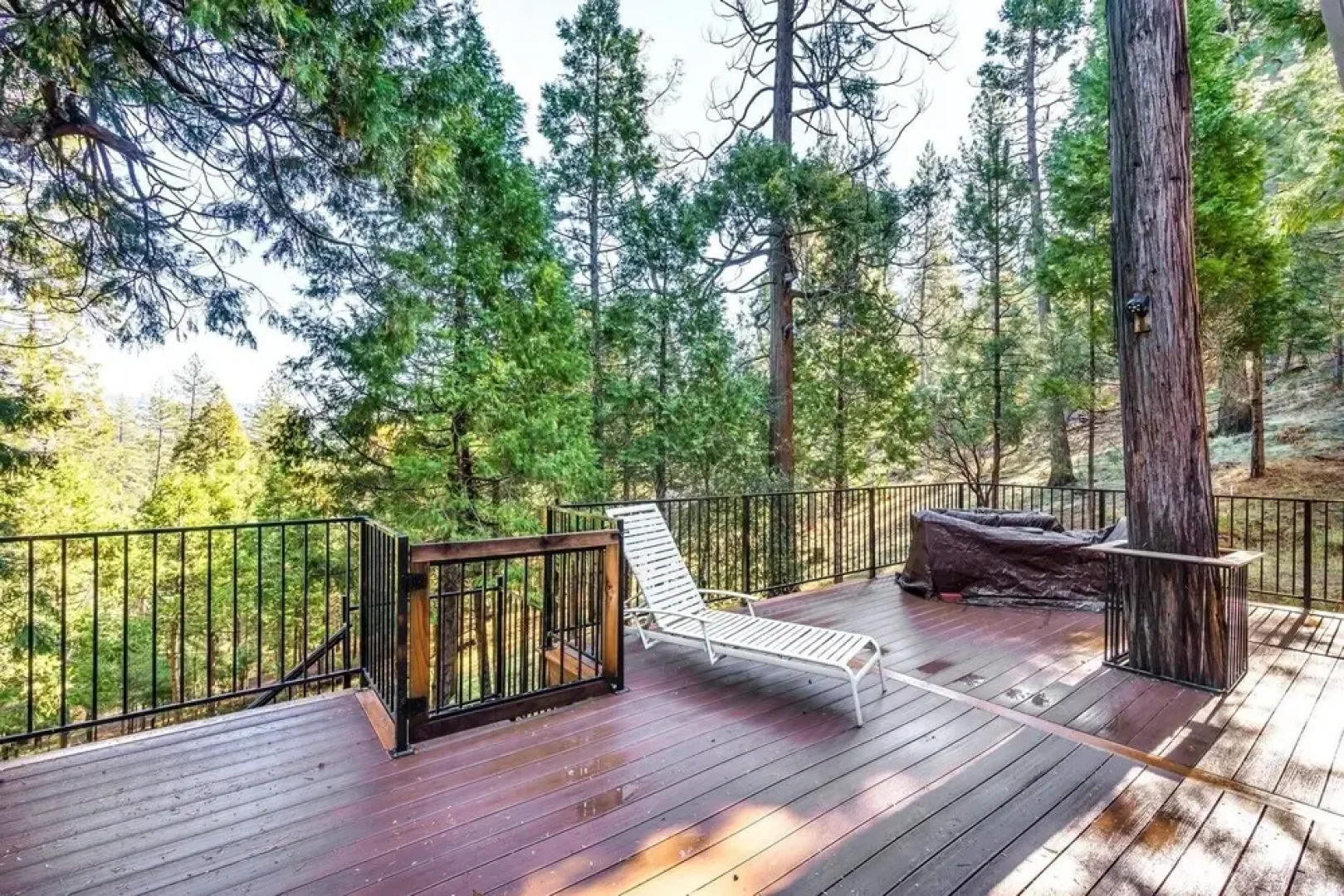 The Treetops - Beautiful Mountain Views Abound When You Stay at The Treetops by Yosemite Region Resorts
