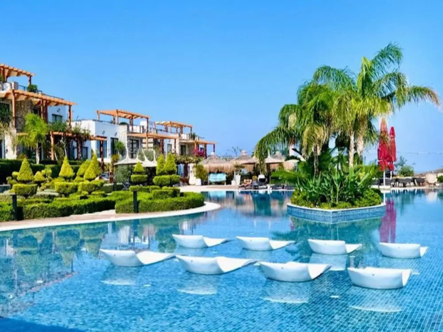 Luxurious Seafront Penthouse