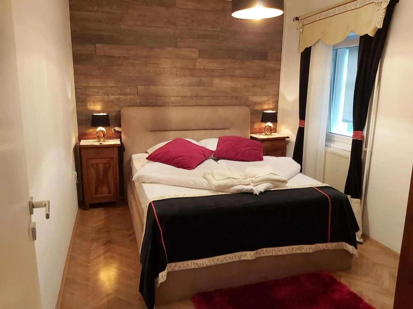 Apartments & Rooms Florjana