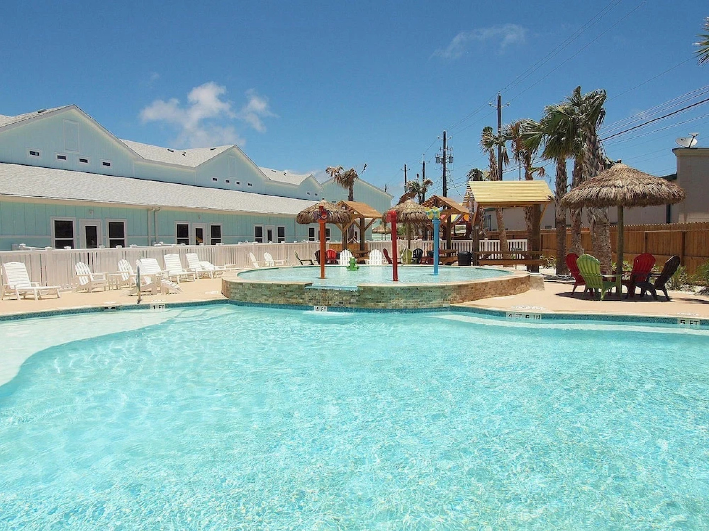 Nemo Cay Resort D142 Poolside by RedAwning