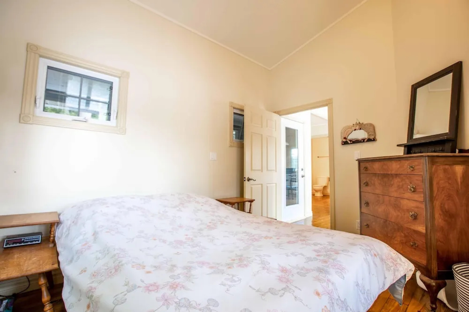 Wildflower Cottage A Fantastic boat access family cottage with a spectacular 500' of waterfront!