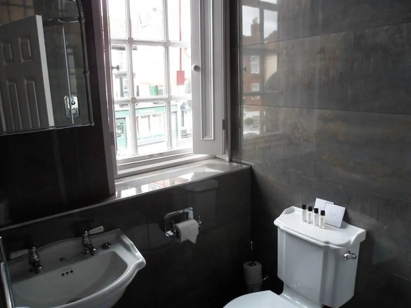 No.64 at the Joiners