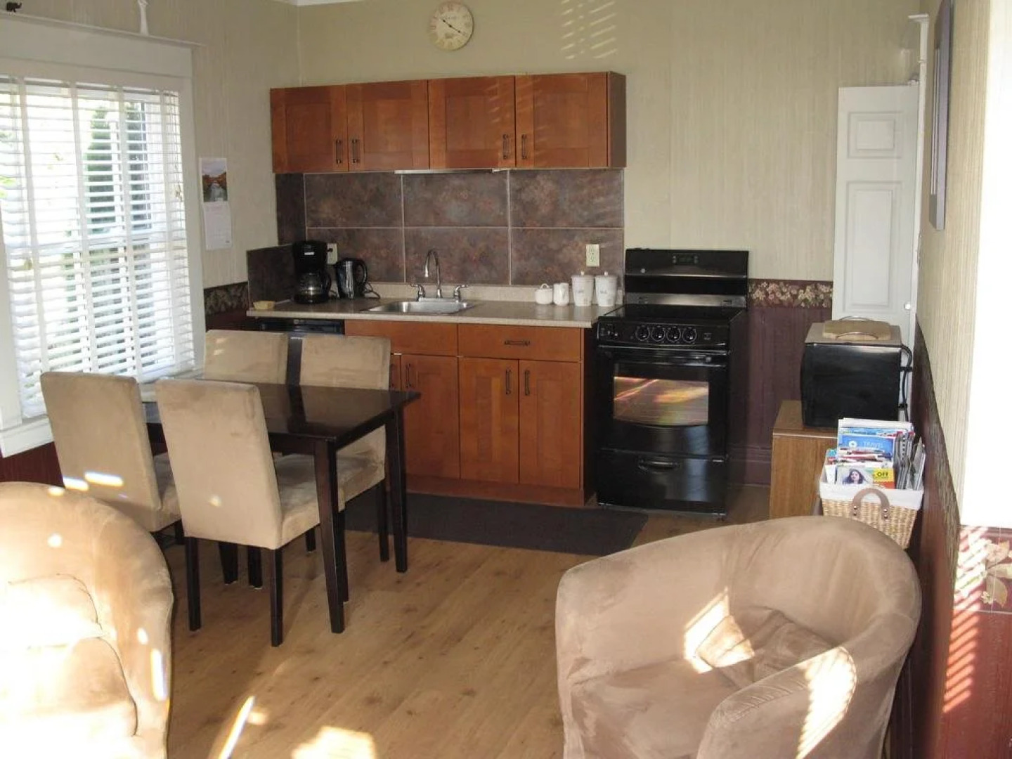 Cedar Suite Bed and Breakfast by Elevate Rooms