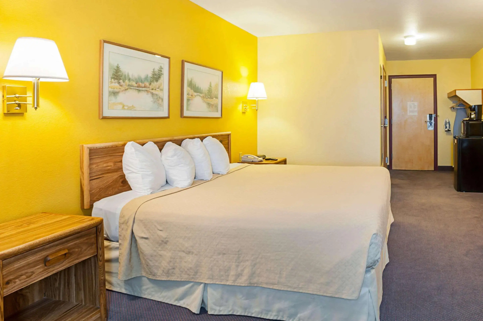 Rodeway Inn & Suites