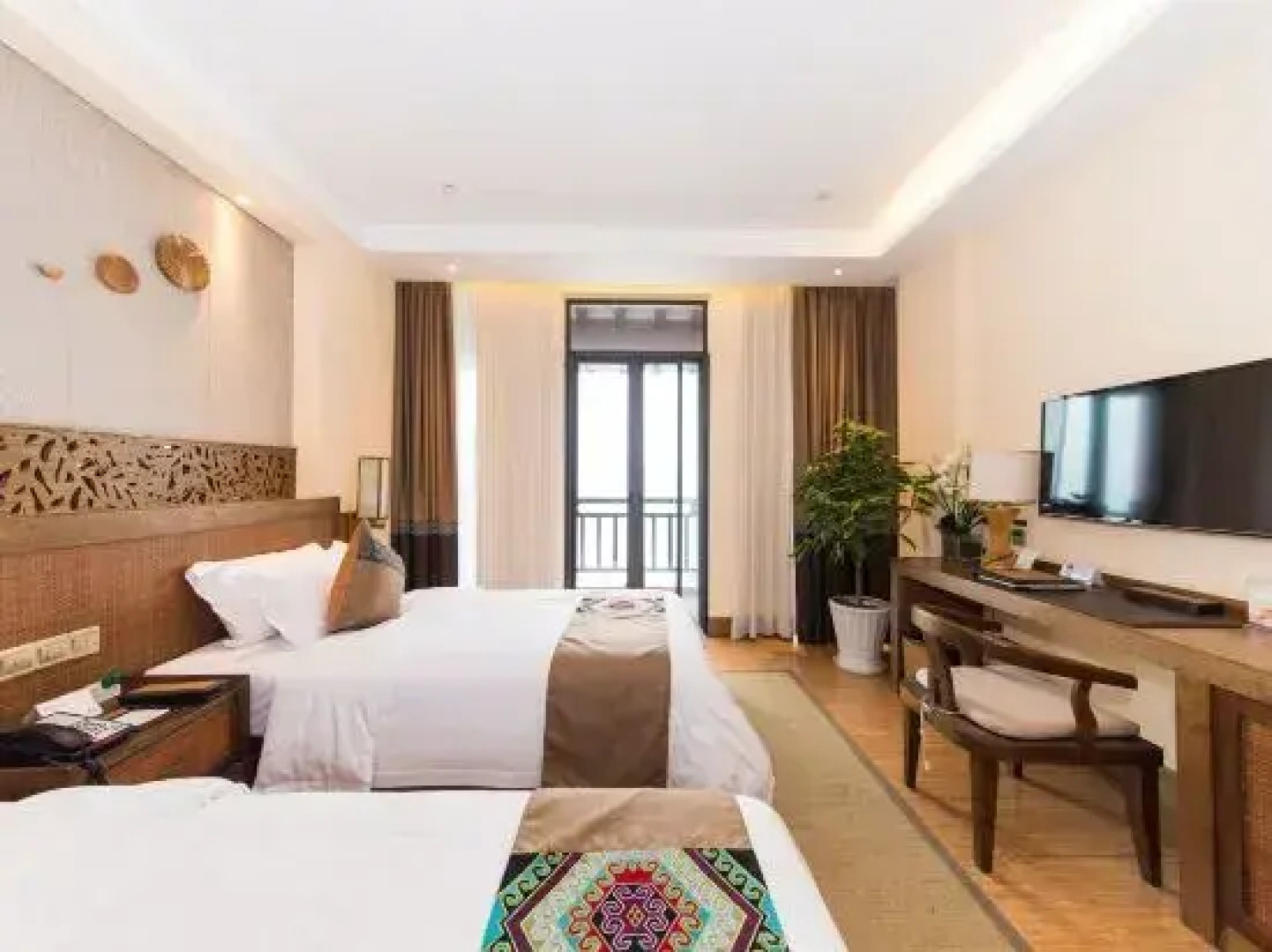 Nverzhai Holiday Hotel