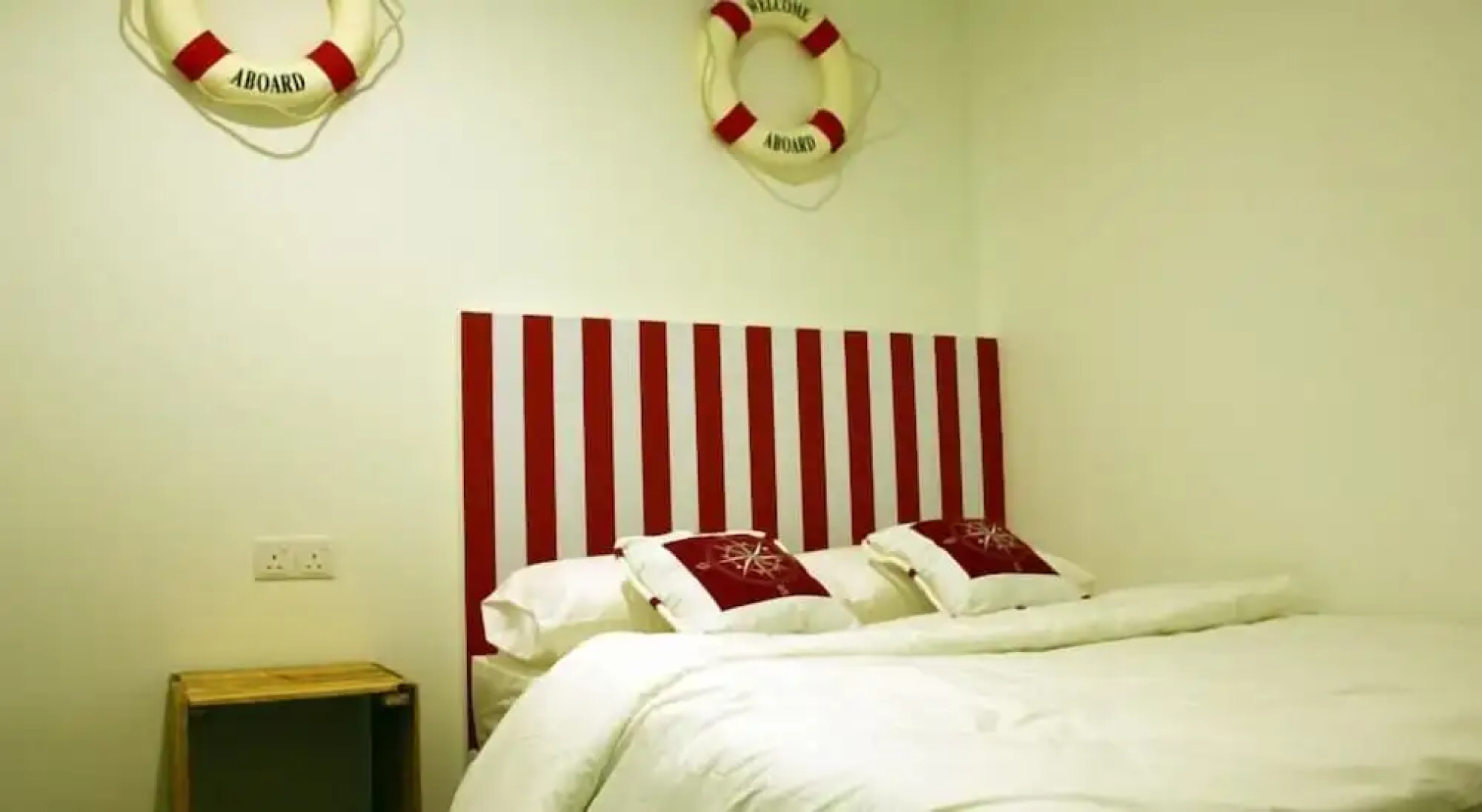 Roof Talk Theme Hostel