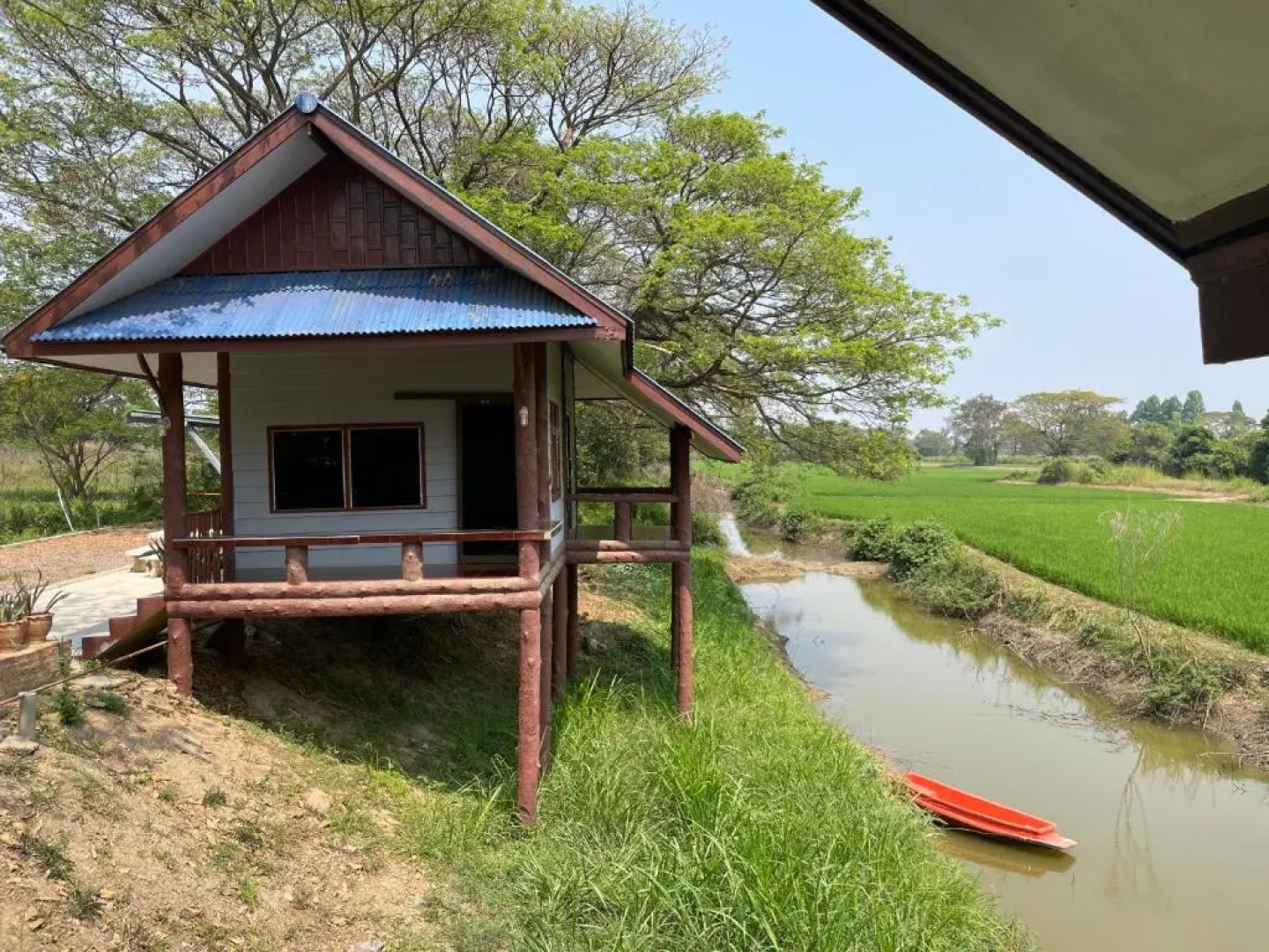 Rain Tree Cafe & Homestay