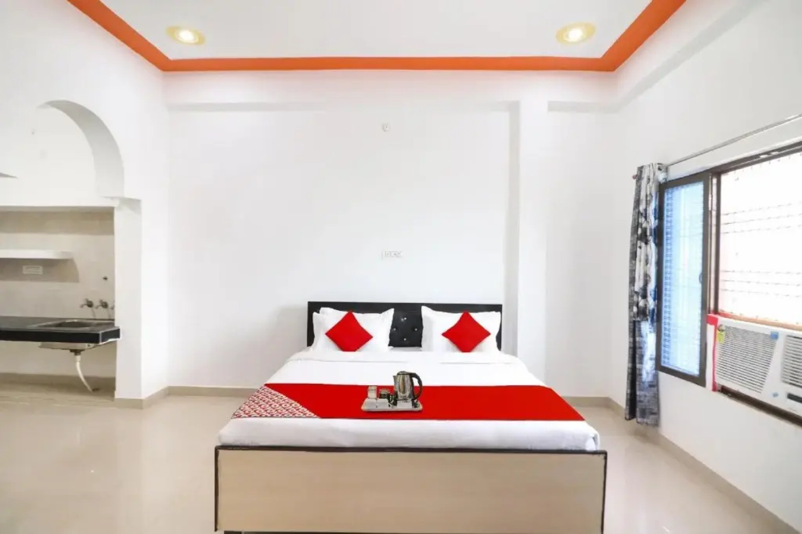 Oyo Flagship 91746 Crown Guest House