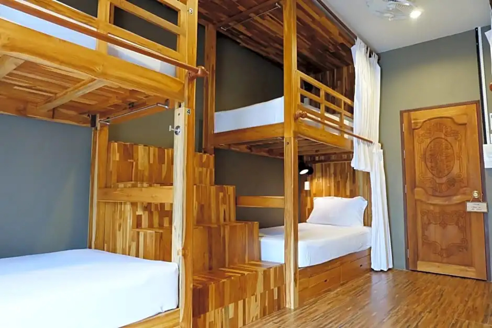 Lipe - Bloom Cafe and Hostel