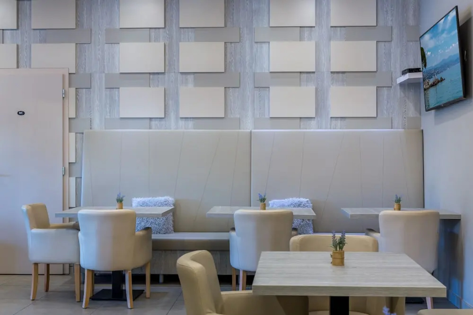 Preelook Apartments and Rooms