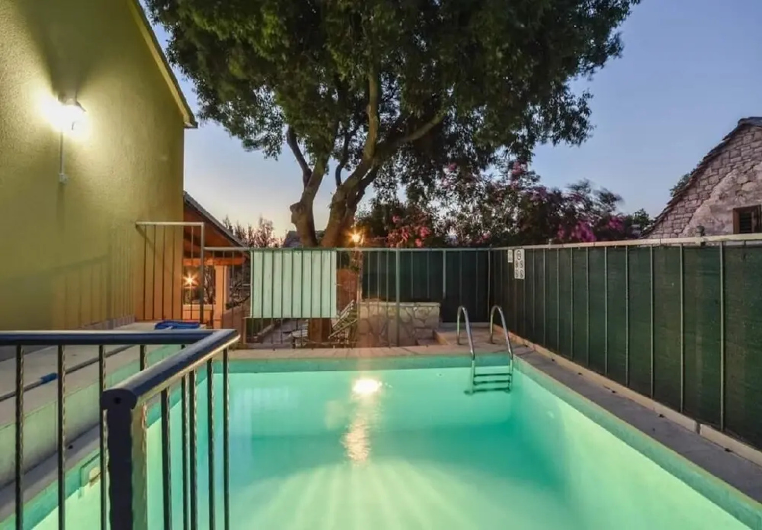 Niksi - With Pool - H