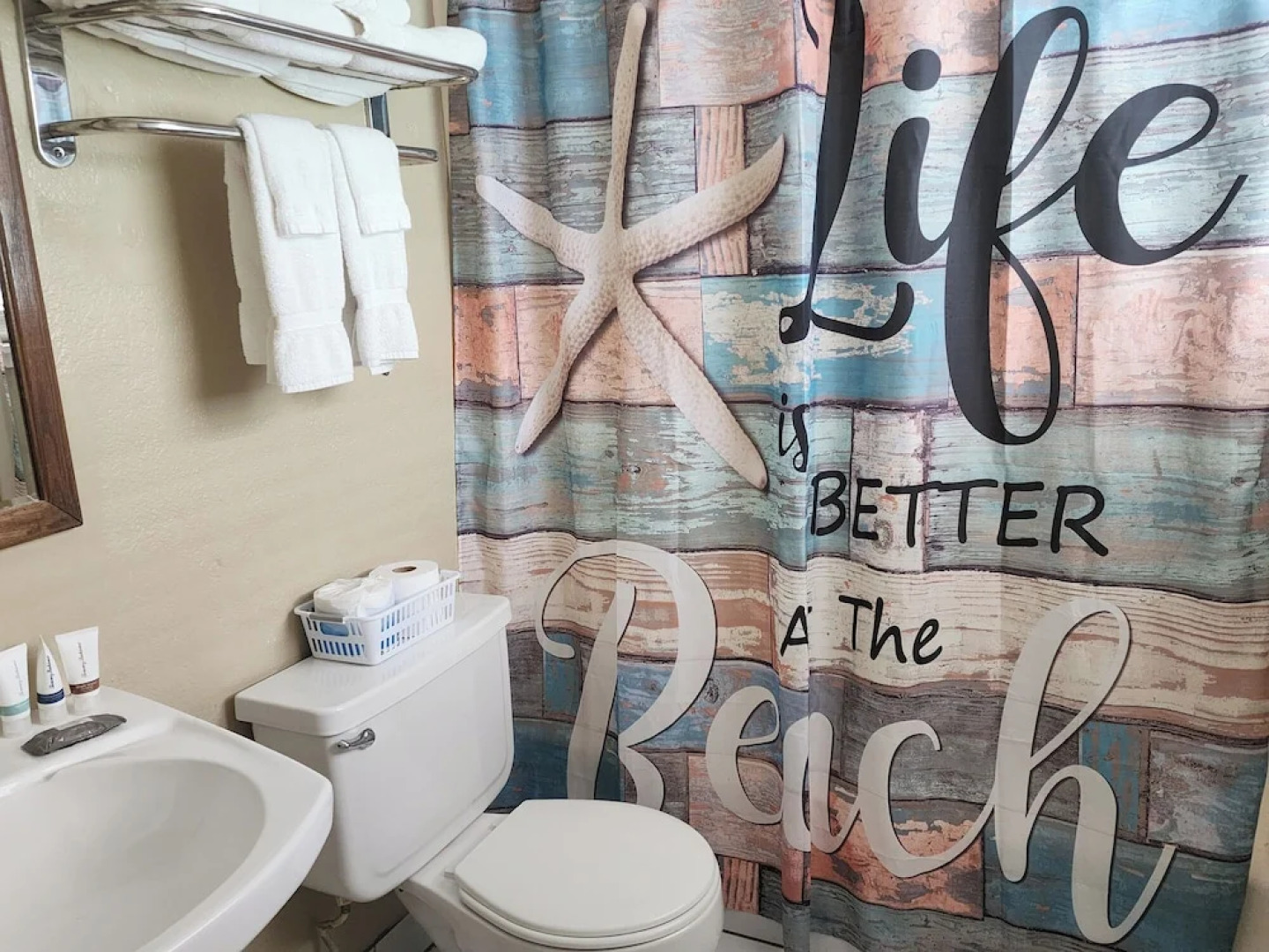 Upper Deck Hotel and Bar - Adults Only