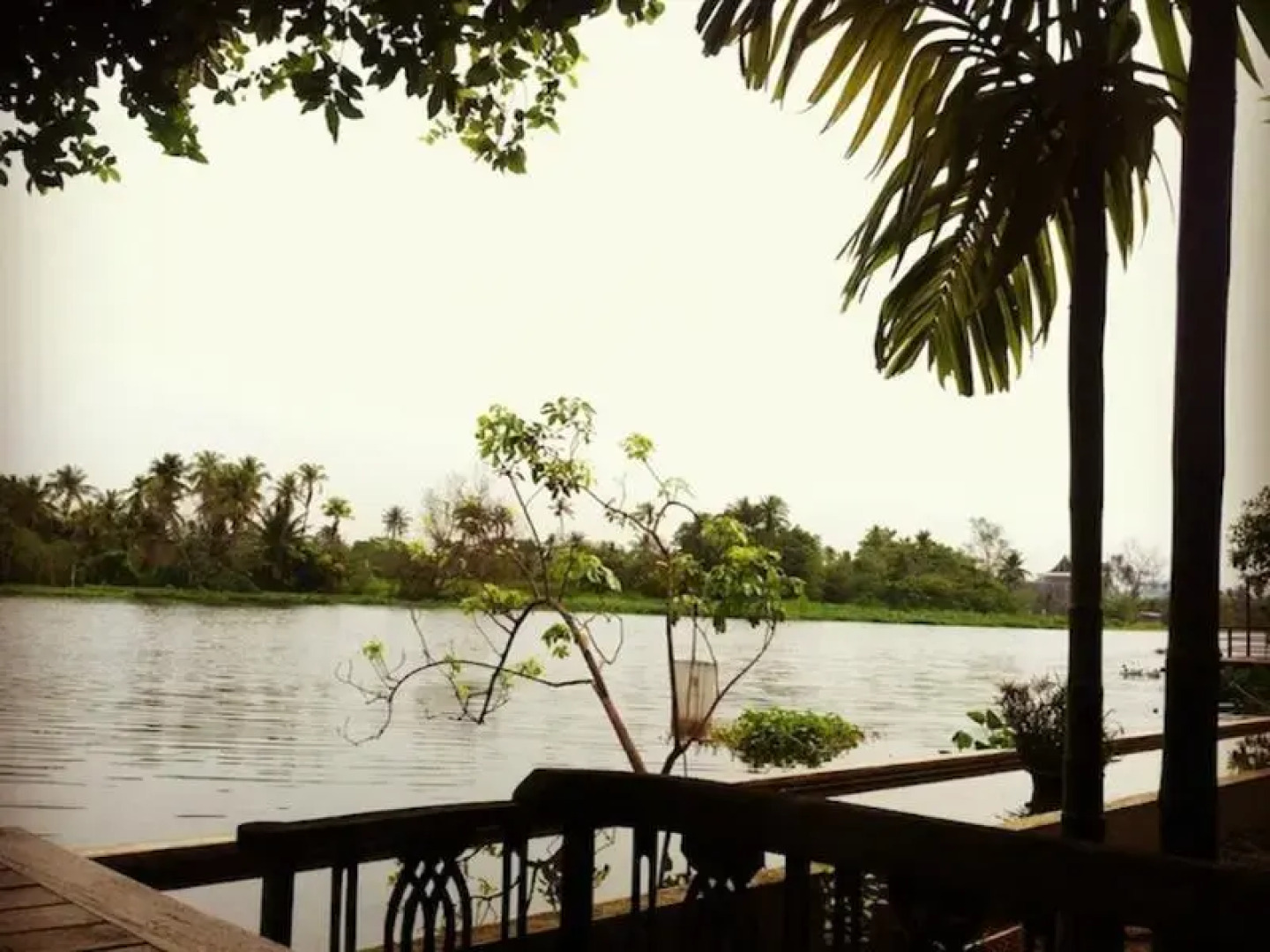 Parn Dhevi Riverside Resort & Spa