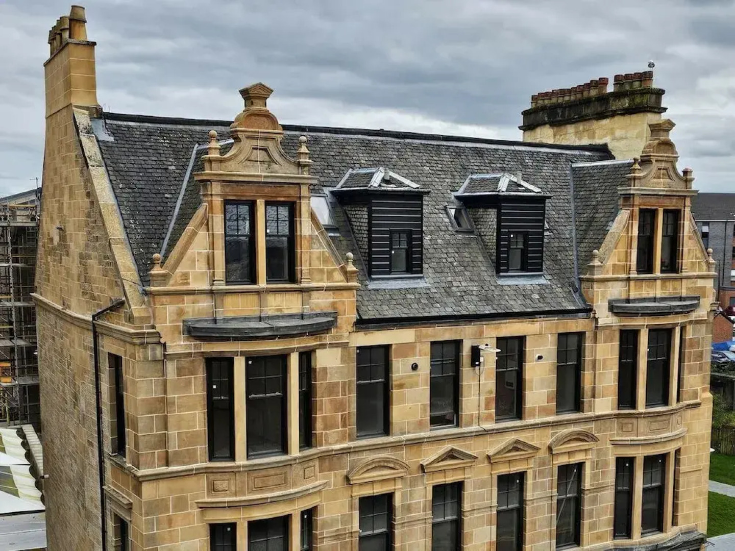 Bright & Spacious, Central for Airport and Glasgow