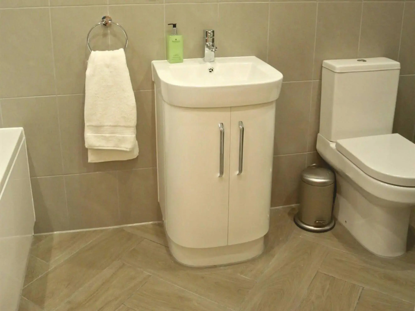 Paramount Apartments