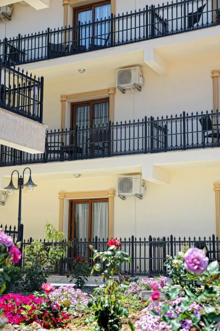 Riverside Premium Hotel